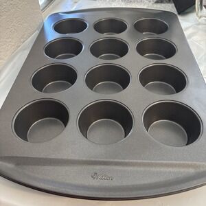 Wilton Non-Stick Bakeware Muffin Top & Cupcake Pan Perfect Shape 12 Holes